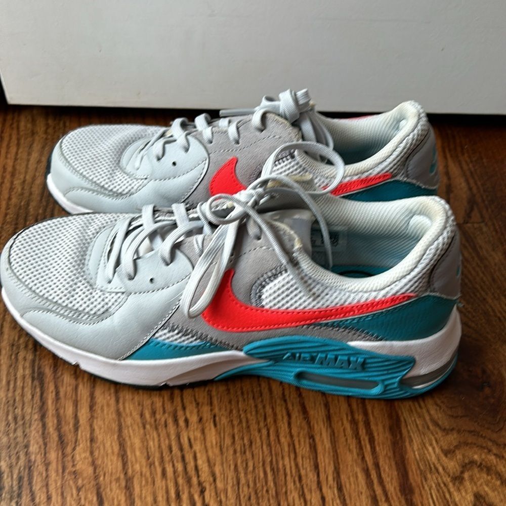 Nike Women's Air Max Size 7.5 - Picture 3 of 6